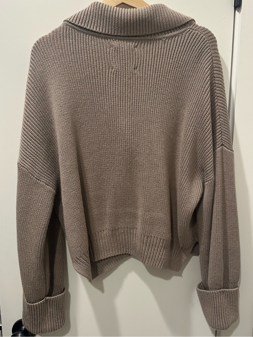Abercrombie Ribbed Cardigan - Picture 2 of 3